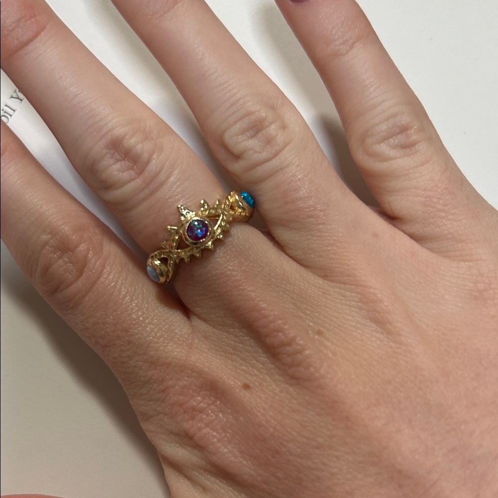 Kendra Scott “Gemma” Gold Eye Ring with  Kyocera Opal stones 💕